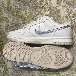 Nike Wmns Dunk Low 'Sail Oxygen Purple' – Size US 7.5 Women